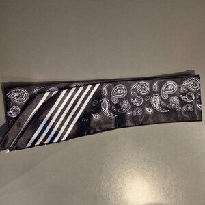 BLACK AND WHITE BANDANNA
